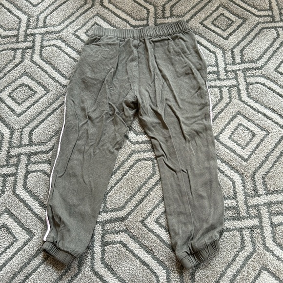 H&M joggers size 5/6 youth - Picture 3 of 4